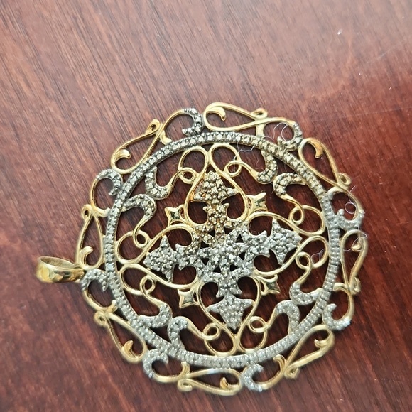 Jewelry - Sterling silver filigree pendant